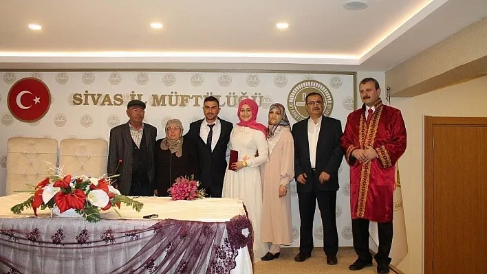 Sivas Müftüsü ilk kez resmi nikah kıydı
