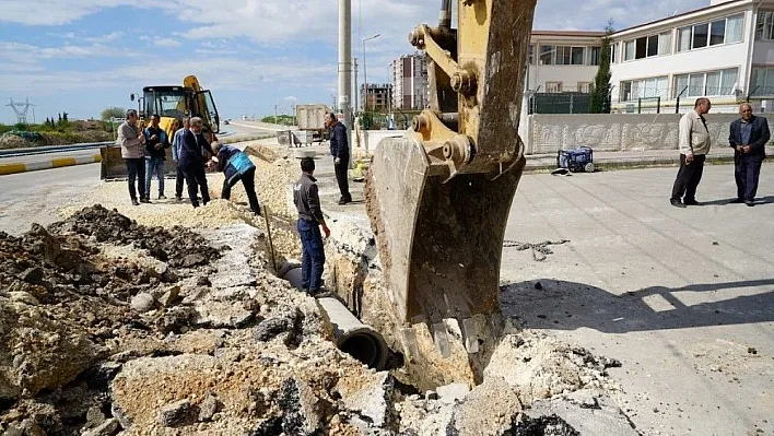 Altınşehir Mahallesinde altyapı çalışması sürüyor
