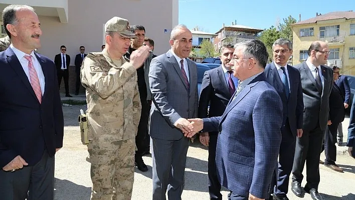 Bakan Yılmaz, Sivas'ta cenaze törenine katıldı
