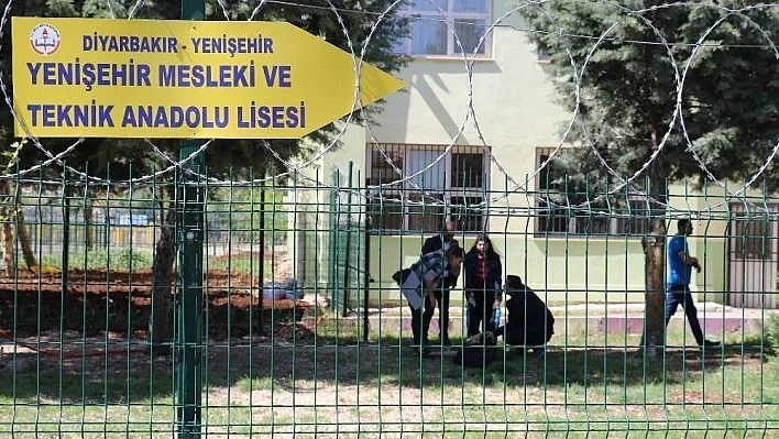 Okula silahla gelen öğrenci dehşet saçtı