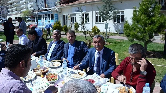 Akçadağ Mahalle Muhtarları Darende Belediyesi'nin misafiri oldu
