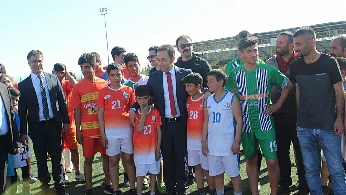 Ergani'de öğrencilere malzeme dağıtıldı
