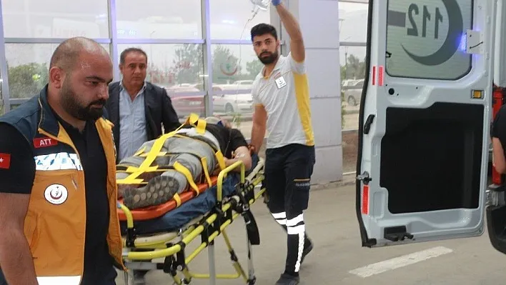 Otomobil şarampole yuvarlandı: 2 yaralı
