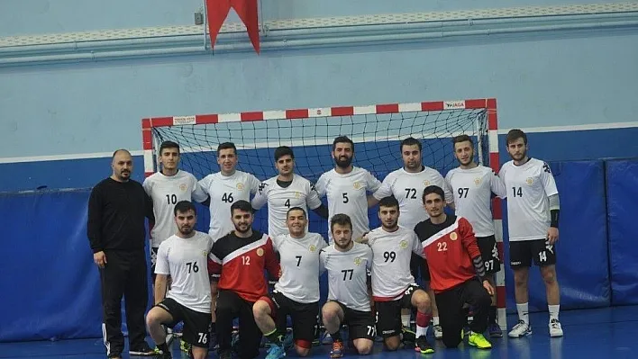 DÜ hentbol takımları başarıya doymuyor

