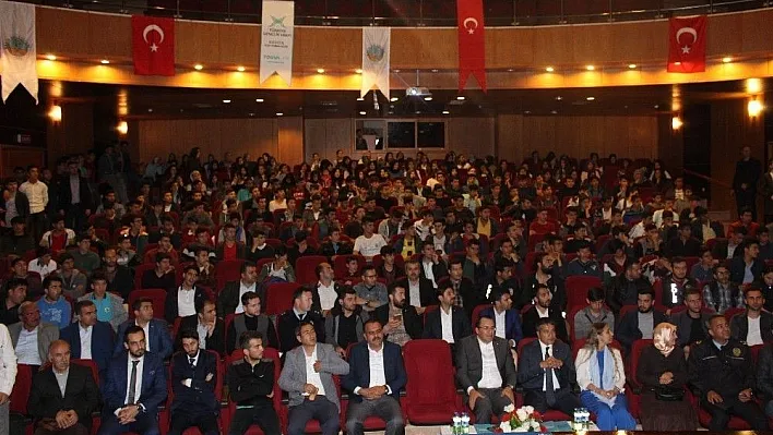 'Ölürsek Cennet Bizim, Kalırsak Vatan Bizim' konulu program düzenlendi
