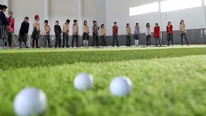 Büyükşehir geleceğin golfçülerini yetiştiriyor
