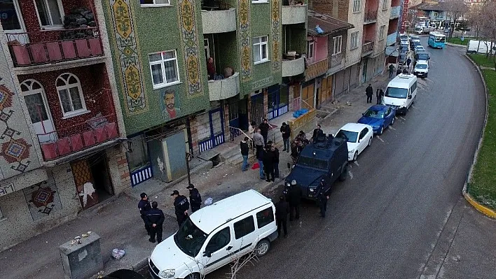 Erzurum polisinden insan tacirlerine şafak baskını
