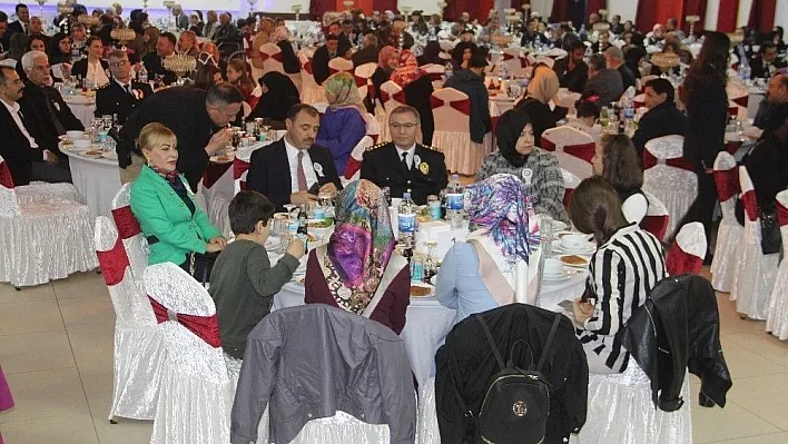 'Polisimiz, askerimiz gönülden hizmet ediyor'