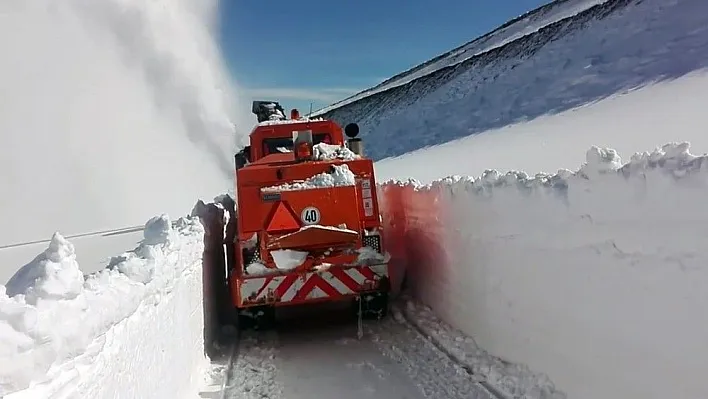 Her yerde bahar, Erzurum'da kar var
