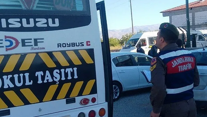 Jandarma'dan okul servis araçlarına denetim
