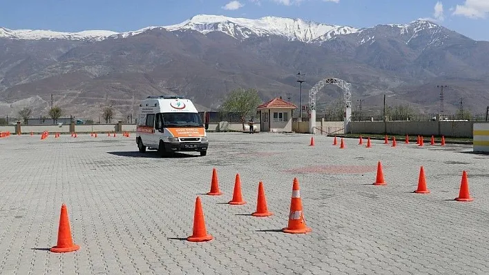 Ambulans sürüş teknikleri eğitimi verildi
