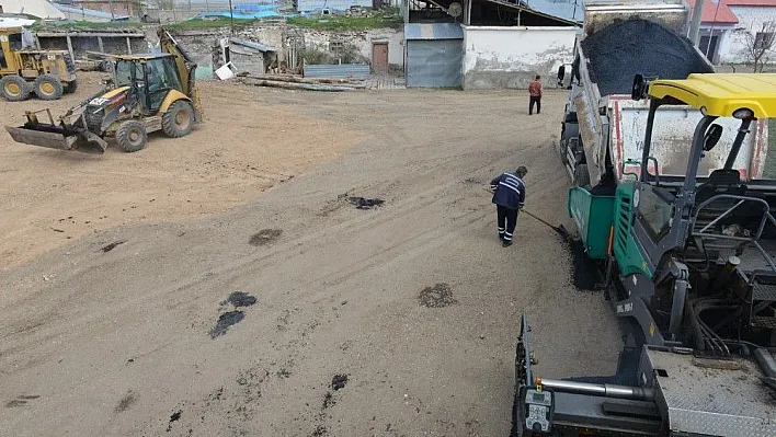 Yakutiye Belediyesi, köylerde asfalta başladı
