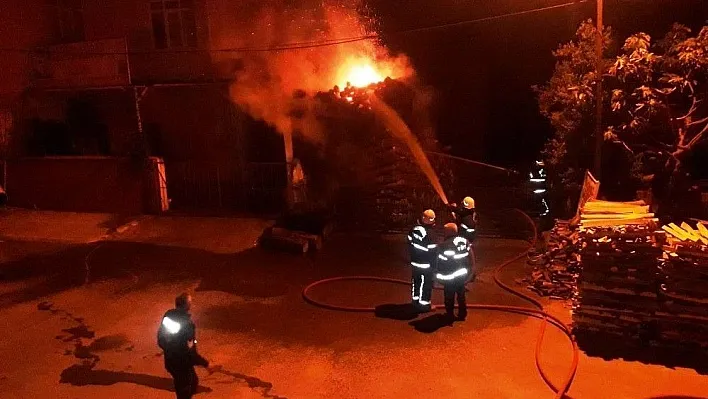 Kahramanmaraş'ta ahşap atölyesi kundaklandı
