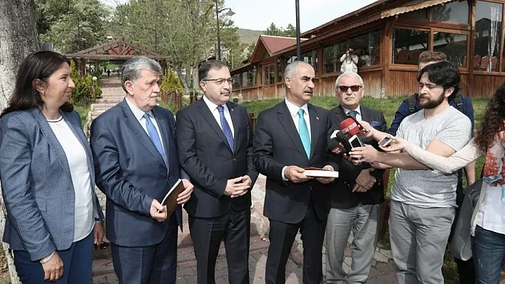 Başkan Aydın, devam eden projeleri anlattı
