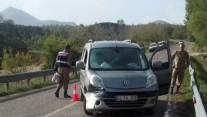 Hafif ticari araç yayaya çarptı: 1 ölü, 1 yaralı

