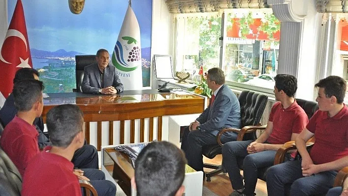 Öğrenciler Başkan Özdemir ile bir araya geldi
