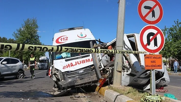 Adıyaman'da ambulansın da karıştığı zincirleme kaza: 5 yaralı
