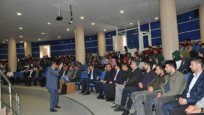 Sincik'te 'Eğitim ve Gelecek' konulu konferans yapıldı
