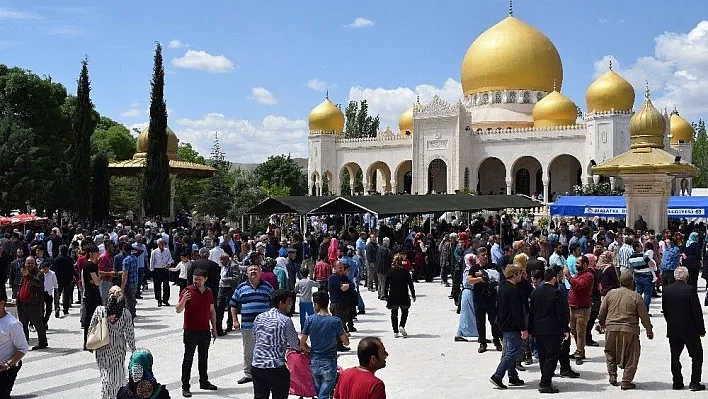 Ali Kara Efendi dualarla anıldı
