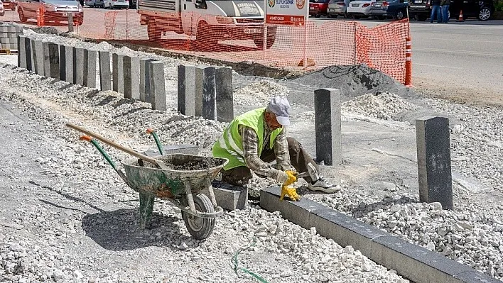 Büyükşehir Mıhlıdut Sokakta düzenleme çalışmalarına başladı
