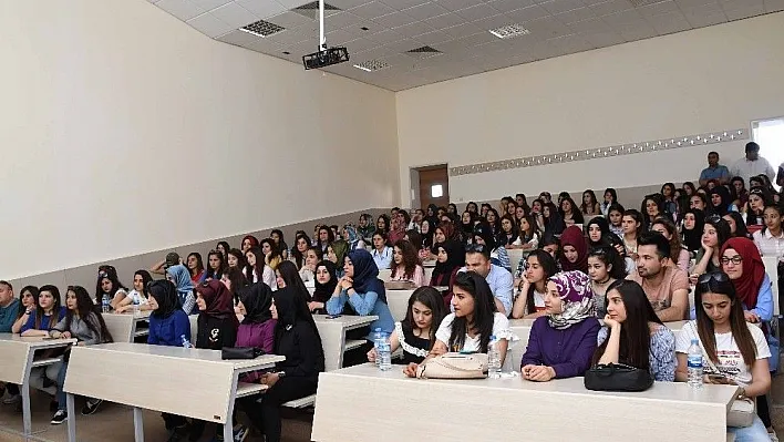 Lise öğrencileri Adıyaman Üniversitesini gezdi
