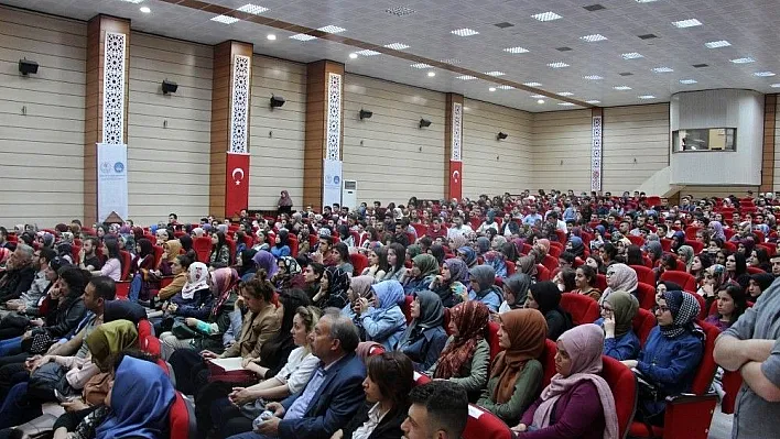 Mete Yarar KYK'lı gençlerle buluştu
