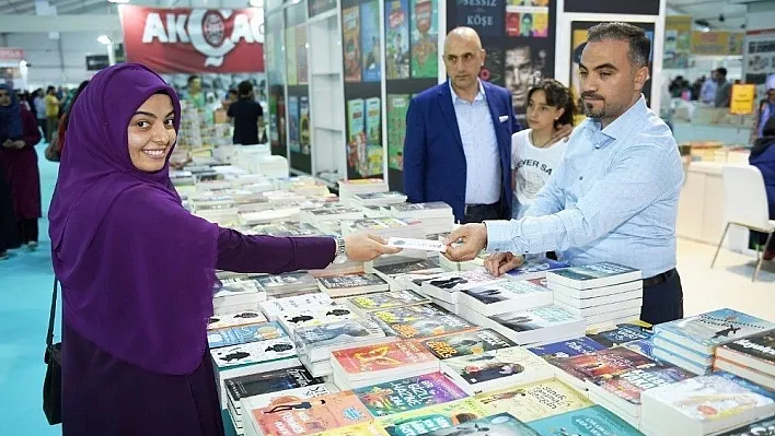 Yeşilyurt Belediyesi'nden 7 bin 500 öğrenciye kitap fuarı hediye çeki
