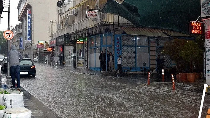 Malatya'da Mayıs ayında yağan dolu şaşırttı
