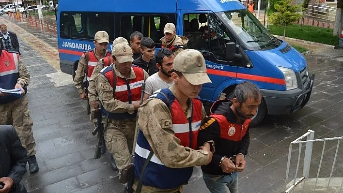 Jandarma ekipleri kablo hırsızlarını suçüstü yakaladı
