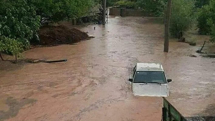 Besni'nin iki köyünü su bastı
