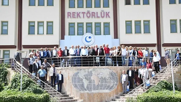 Muhtarlar üniversitenin merkezi külliyesini gezdi
