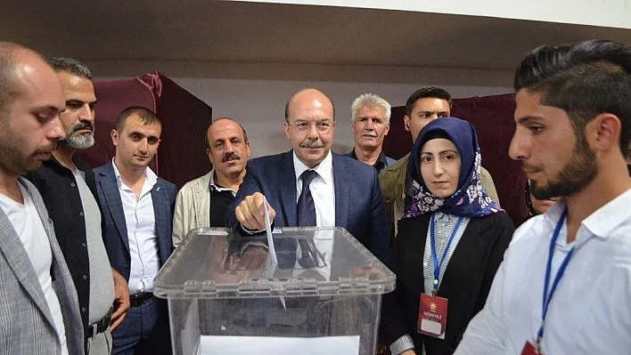 AK Parti Diyarbakır  İl Başkanlığı 218 aday adayı için temayül yoklaması yaptı
