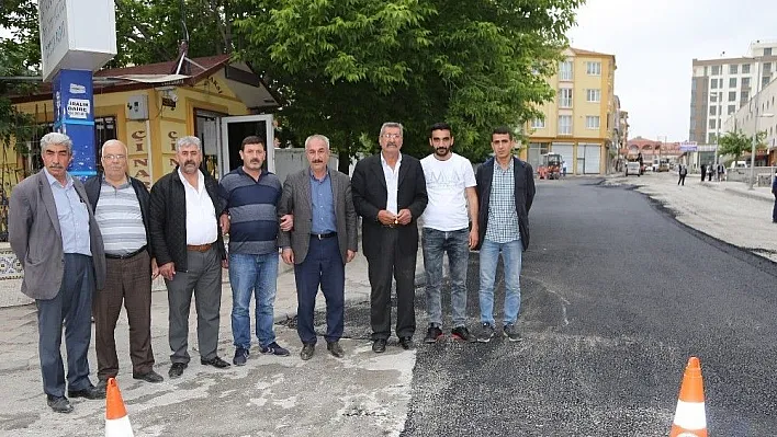 Sarıcıoğlu Mahallesi'nde kaldırım düzenlemesi ve sıcak asfalt çalışması yapıldı
