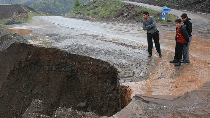 Şiddetli yağış heyelana neden oldu
