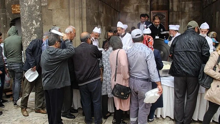 Yağmur ziyafete engel olmadı
