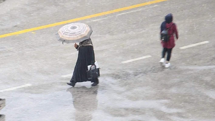 Elazığ'da sağnak ve dolu yağışı