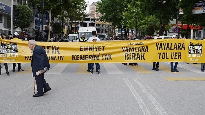 Büyükşehir Kent Konseyi trafik farkındalığı için yol kapattı
