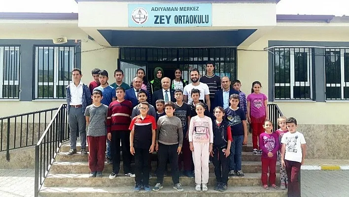 Rektör Gönüllü Zey Ortaokulu öğrencileriyle bir araya geldi
