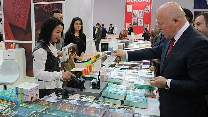 Başkan Sekmen'den 5. Doğu Anadolu Kitap Fuarı'na ziyaret
