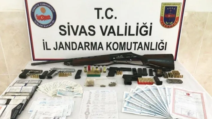 Jandarmadan tefecilere operasyon: 12 gözaltı
