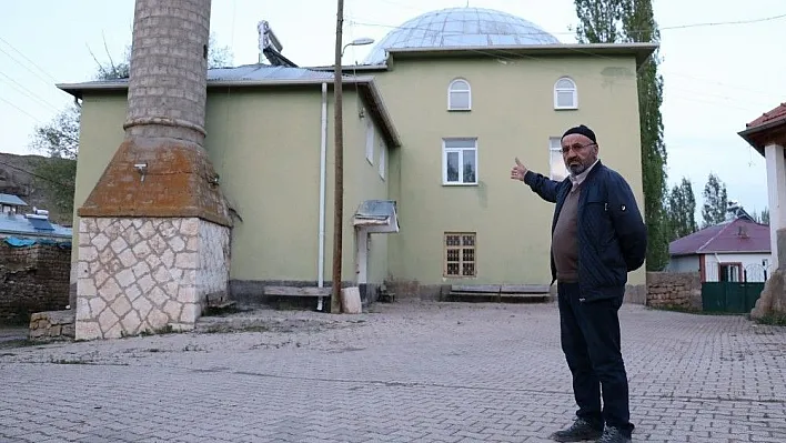 Cemaatle namaza hasret kaldılar
