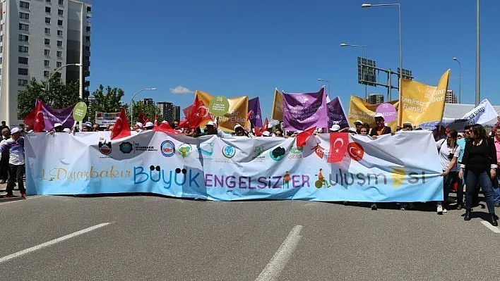 Engelli bireyler engelsiz bir yaşam için yürüdü
