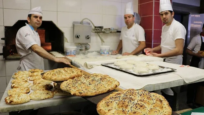 Fırıncılar Ramazan pidesi üretimine hazır
