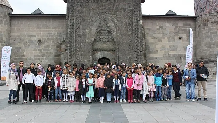 Köy öğrencilerine tarihi gezi
