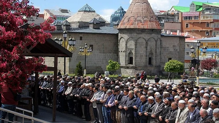 Şehit Filistinliler için gıyabi cenaze namazı kılındı
