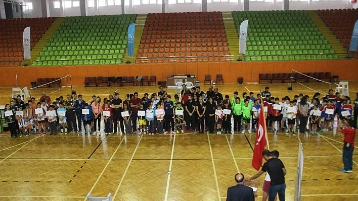 Küçükler Badminton Türkiye Şampiyonası başladı