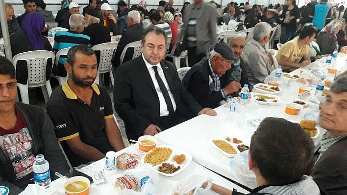 Samanlıoğlu ilk iftarını vatandaşlarla birlikte açtı
