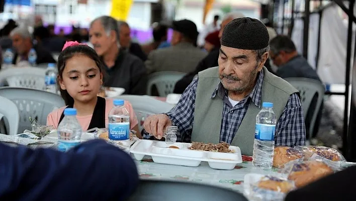 Vatandaşlardan iftar çadırlarına yoğun ilgi
