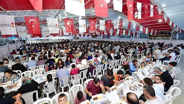 Başkan Erkoç iftar çadırında
