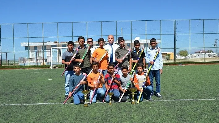 Depremzede çocuklar çim hokeyinde bölge birincisi oldu
